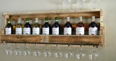 DIY Pallet Wine Rack