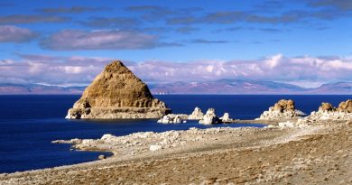 Pyramid Lake