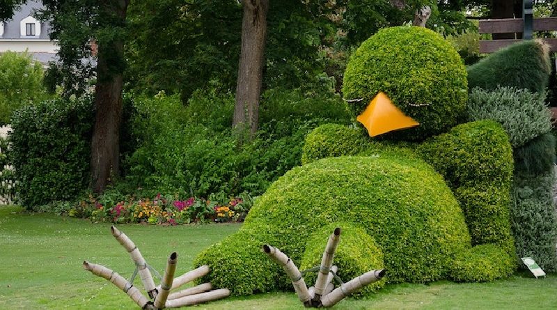 sculpture Sleeping Baby Bird